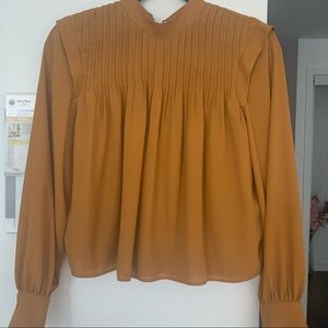 Aritzia (Babaton) Cropped blouse